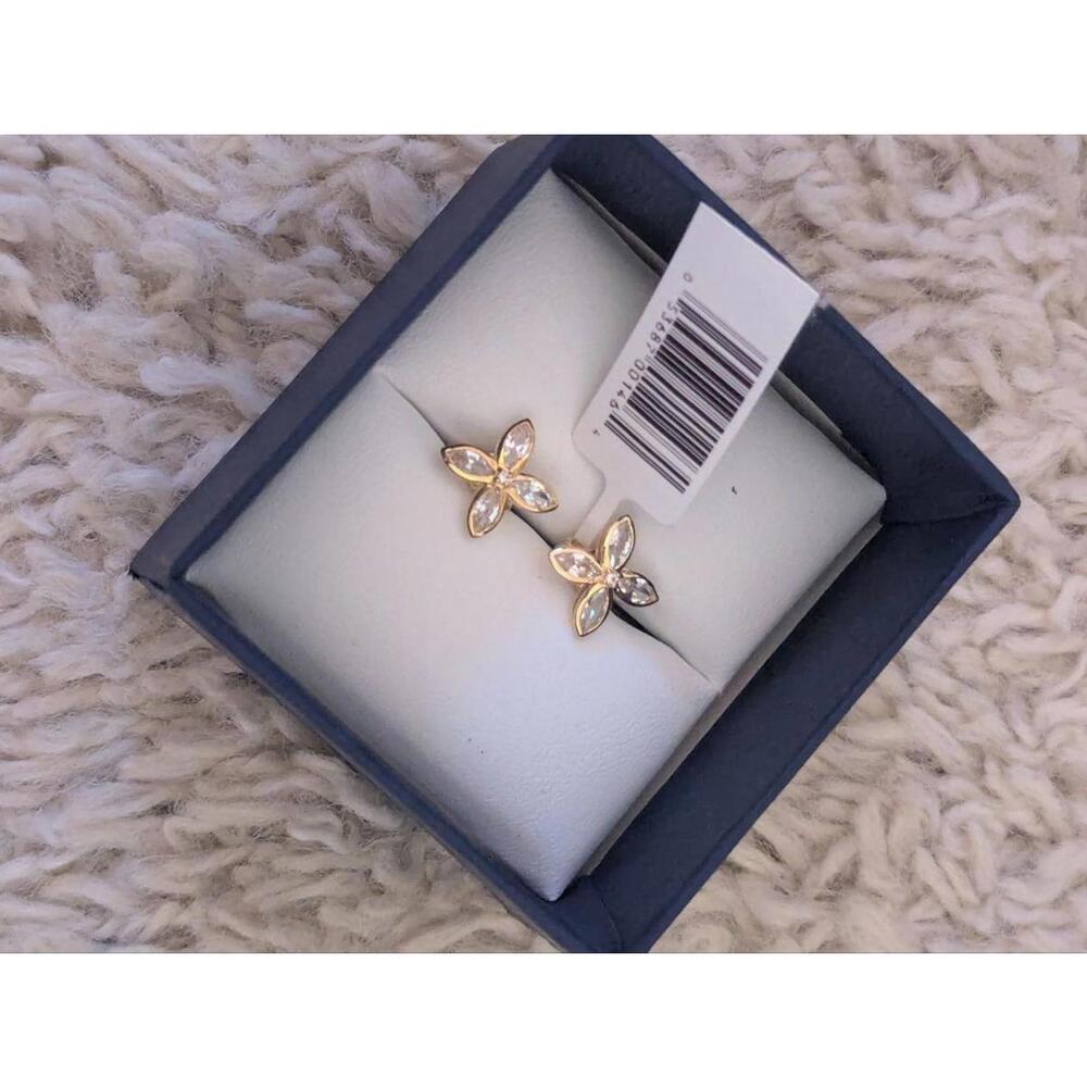 Lab white sapphire flower stud Earrings in 14k gold
